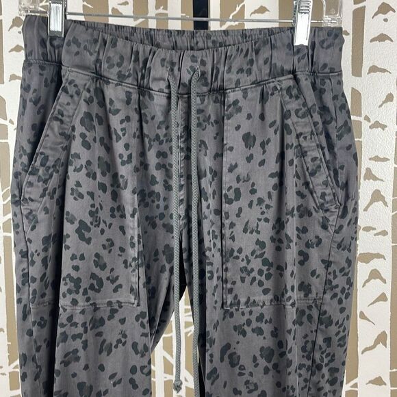 Anthropologie Cloth & Stone Leopard Print Chino Jogger Pants XS Gray, Black - Picture 7 of 11